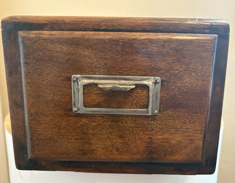 DE COLECCIÓN 1 CAJÓN MADERA BIBLIOTECA TARJETA CATÁLOGO CAJA ARCHIVO ÍNDICE Aprox 15”L 7”W 5-7/16”H Foto 3 de 4