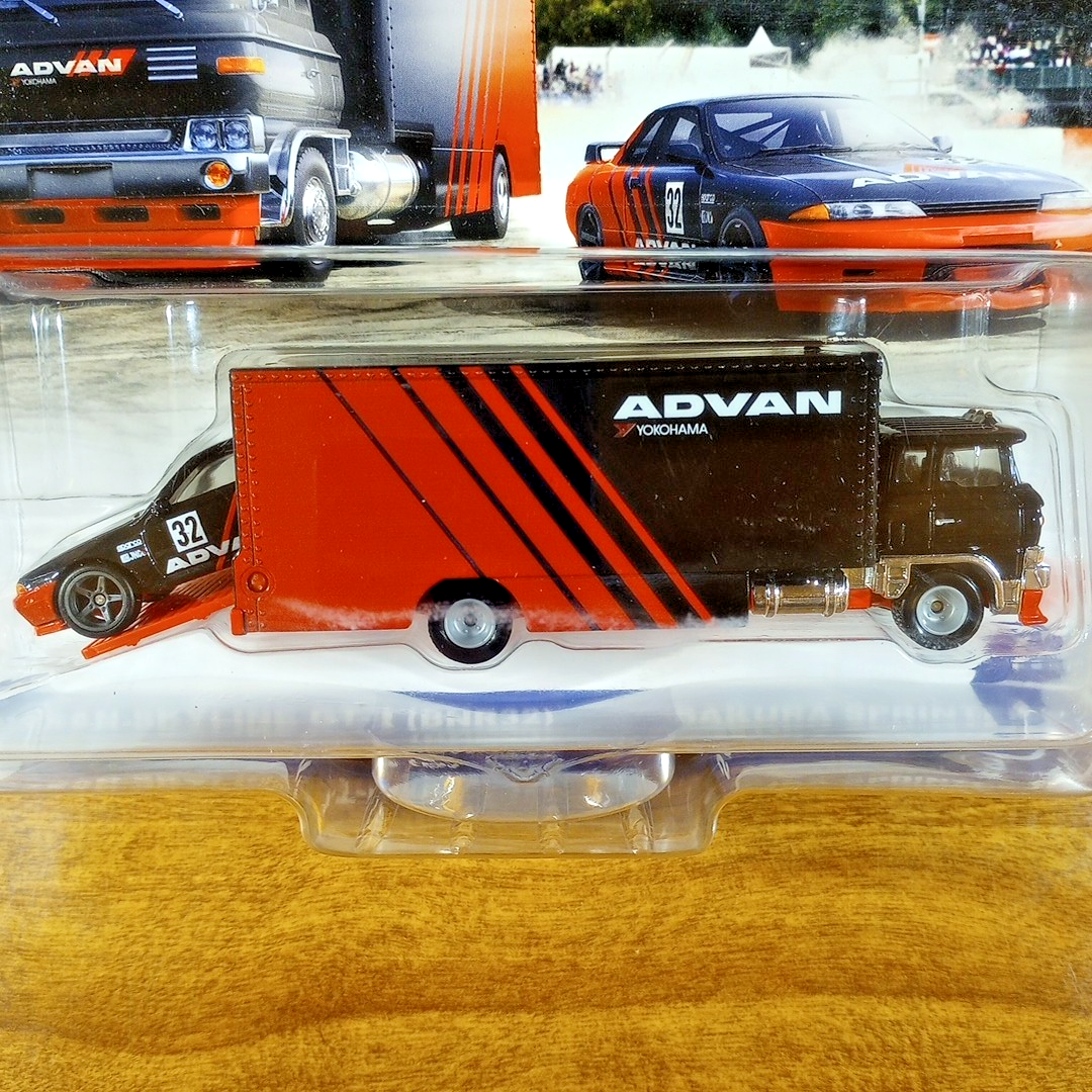 Hot Wheels Team Transport Advan Nissan Skyline GT-R (BNR32) Sakura