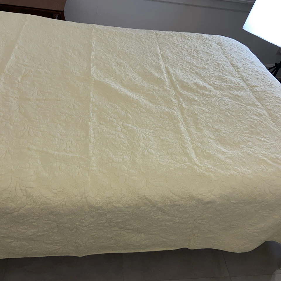 Queen amarillo pálido reversible cobertor algodón 88”X 100” DEFECTUOSO” Foto 3 de 4