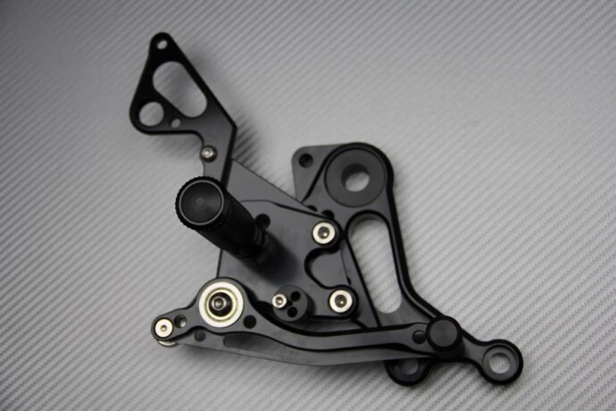 Commandes reculées réglables pour Ducati Monster 696 en alu noir 2008-2014