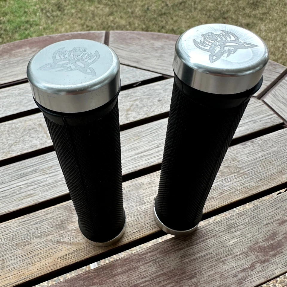 GT MTB Handle Grips Lock On  - Silver End Caps - Mountain Bike - Image 4 of 4