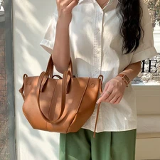 Women Stylish Shoulder Bag Large Capacity Fashion Tote Bag Chic Armpit Bag Solid