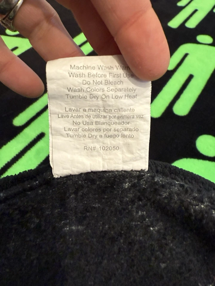 RARE! Sold Out 2019 Billie Eilish Plush Tour Blanket Throw All Over Print - Image 3 of 4