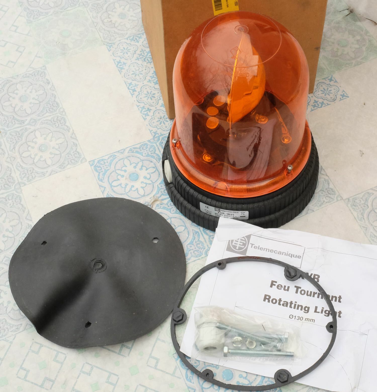 Balise rotative orange XVR1B95 Telemecanique pour éviter les risques en usine