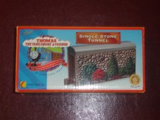 SINGLE STONE TUNNEL nib THOMAS TANK ENGINE TRAIN WOODEN RAILWAY RARE NEW WOOD