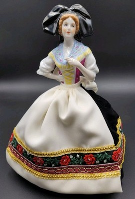 Goebel Archive Collection Madame De Pont Tea Cozy Doll Figurine with Box