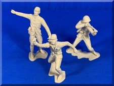 VINTAGE BEIGE JAPANESE 6 INCH WWII TOY SOLDIERS UNKNOWN MANUFACTURER INCOMPLETE
