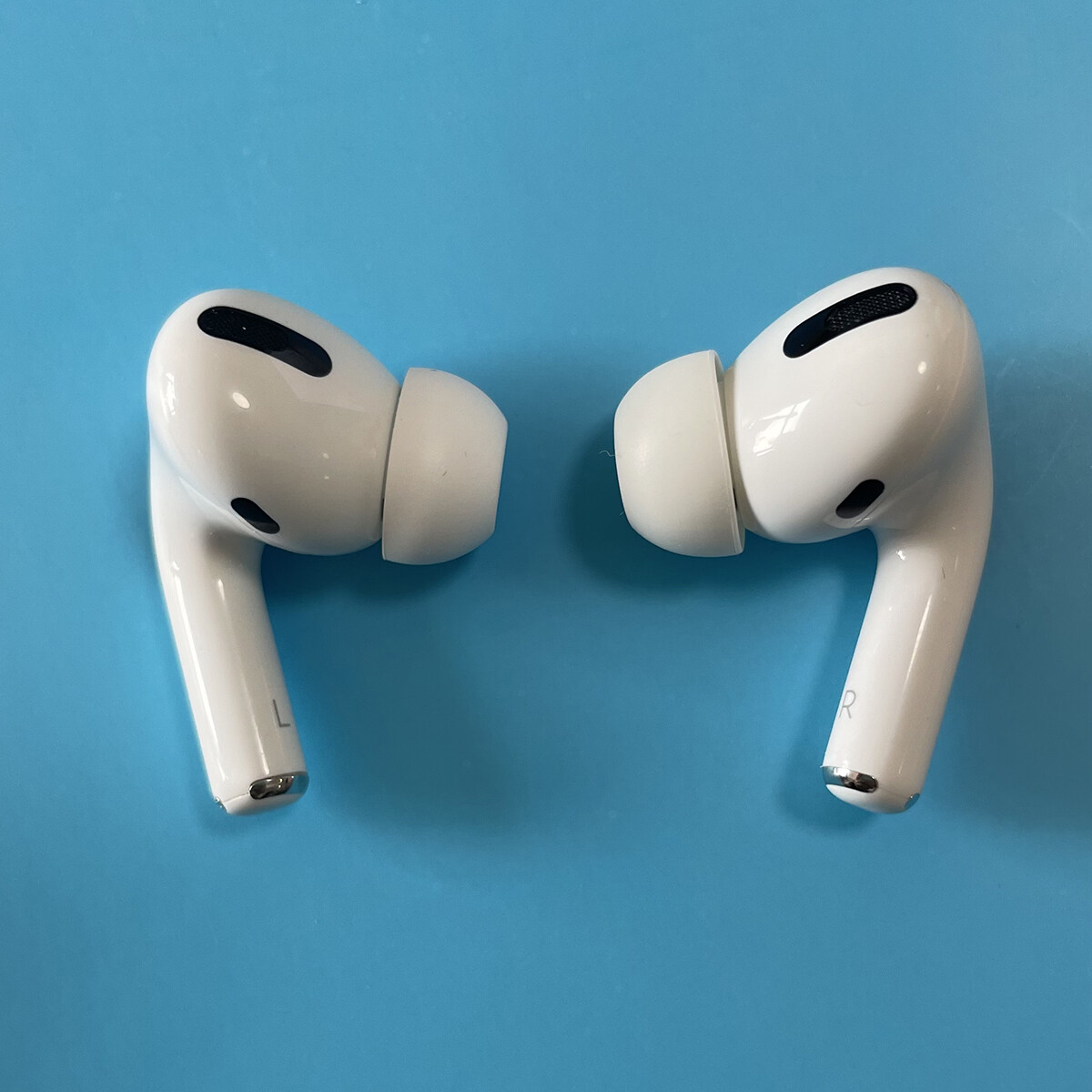 Used AirPods Pro 1st Gen - Choose Left A2084, Right A2083, or Both-image