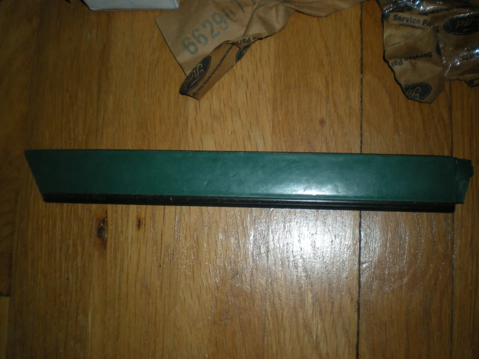 Ford Mustang 1979 1980 cuarto delantero moldeado D9ZZ-6629077-BA nuevo de lote Foto 2 de 3