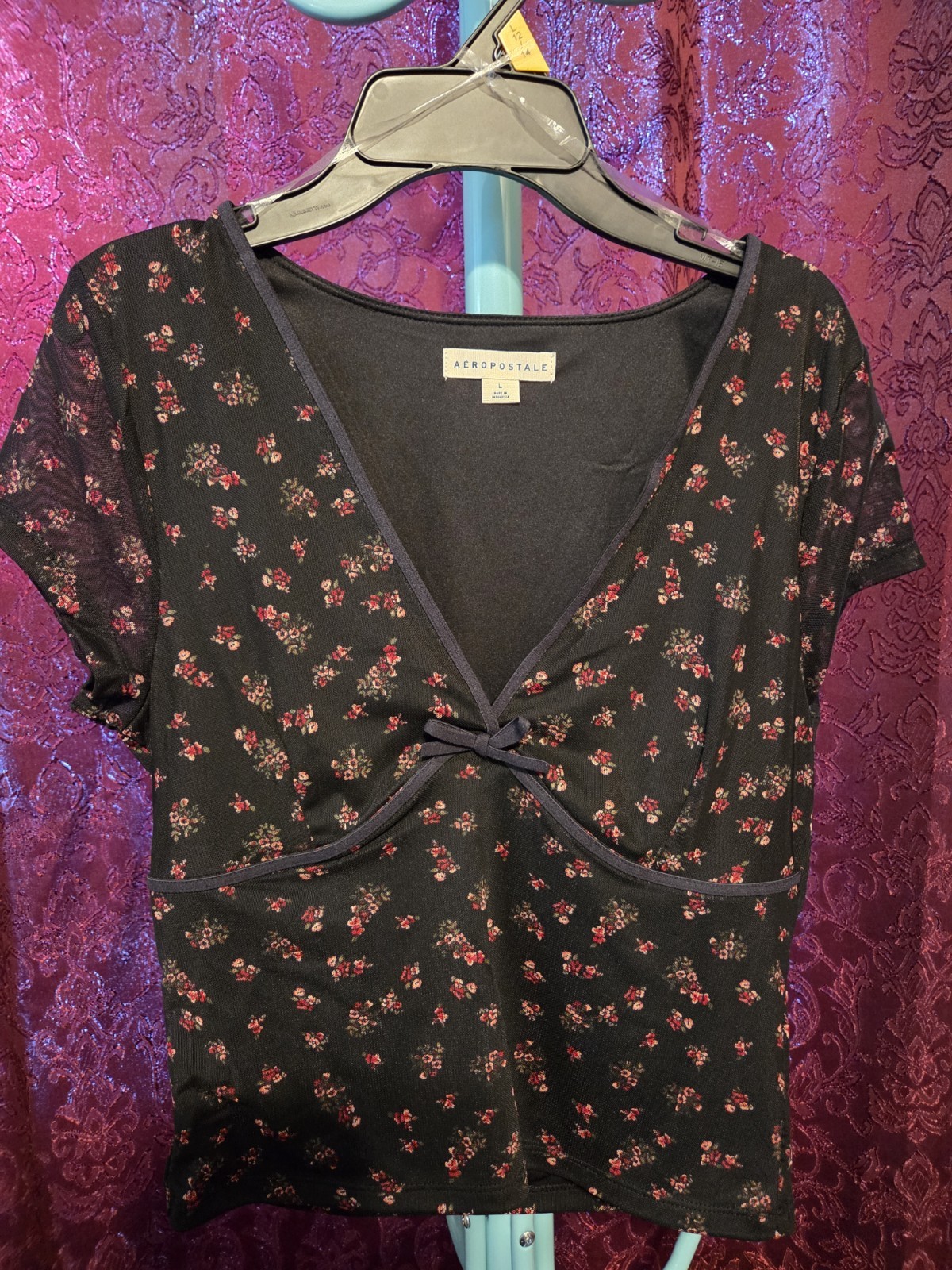 Aeropostale Mesh V-neck Crop Top. Sz L. NWT.         #461