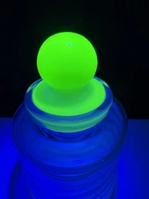 Vintage Glass APOTHECARY Ribbed Bee Hive Uranium Green Jadeite SANDED LID GLOWS!