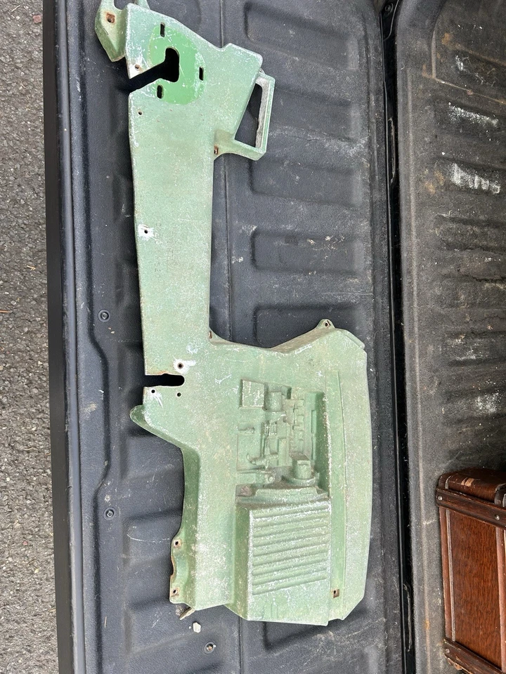 Ertl John Deere Pedal Tractor Right Half Of The Main Body. Use For Wall Art. - Image 2 of 4
