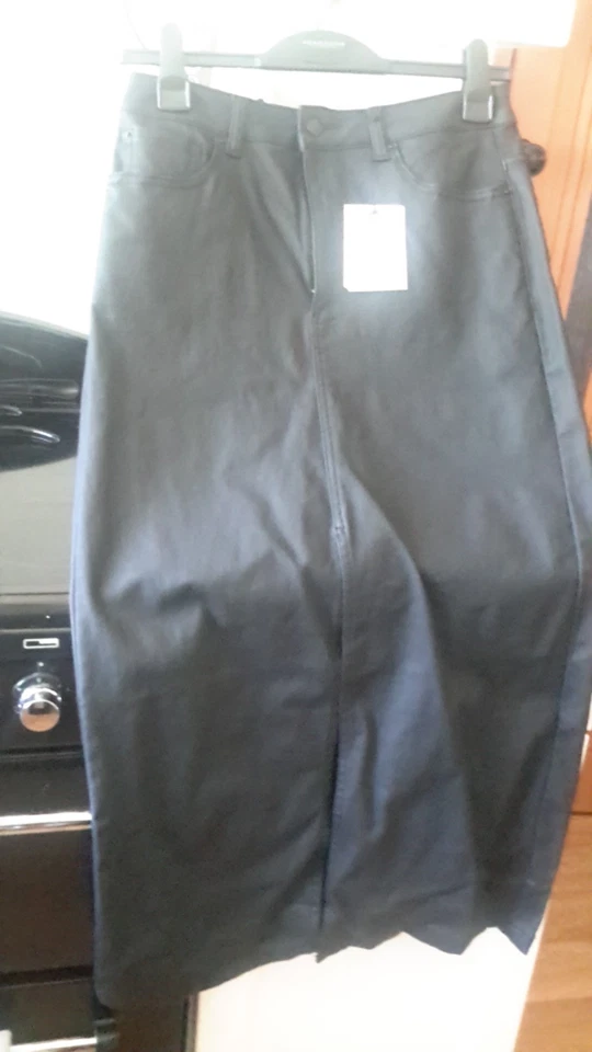 ladies black new look size 12 leather look skirt new with tags - Image 3 of 4