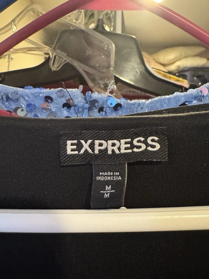 Vestido Express negro de lentejuelas con lazo Foto 3 de 3