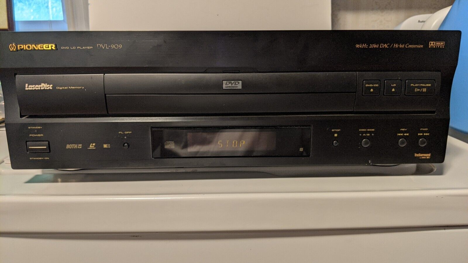 Pioneer DVL-909 DVD Laserdisc LD/CD Player. Powers on, untested 