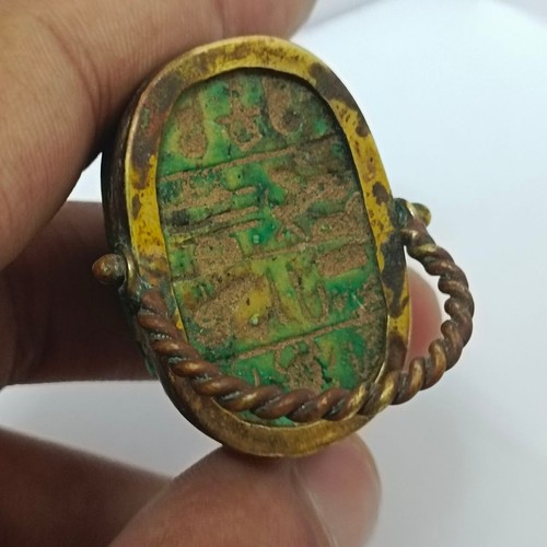 Rare antique pharaonic style beetle ring with unique hieroglyphic inscriptions. - Picture 4 of 11