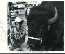 1993 Press Photo Cowboy T.C. Thorstenstin with Racing Buffalo - sax31587