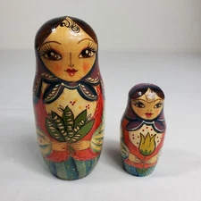 Russian nesting stacking wooden Matryoshka dolls 2 pieces Vtg USSR hand painted