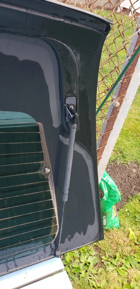 2000 - 2005 GMC Yukon XL задний люк стекло с подъемниками. Тонированный и антиобледенитель - Изображение 3 из 4