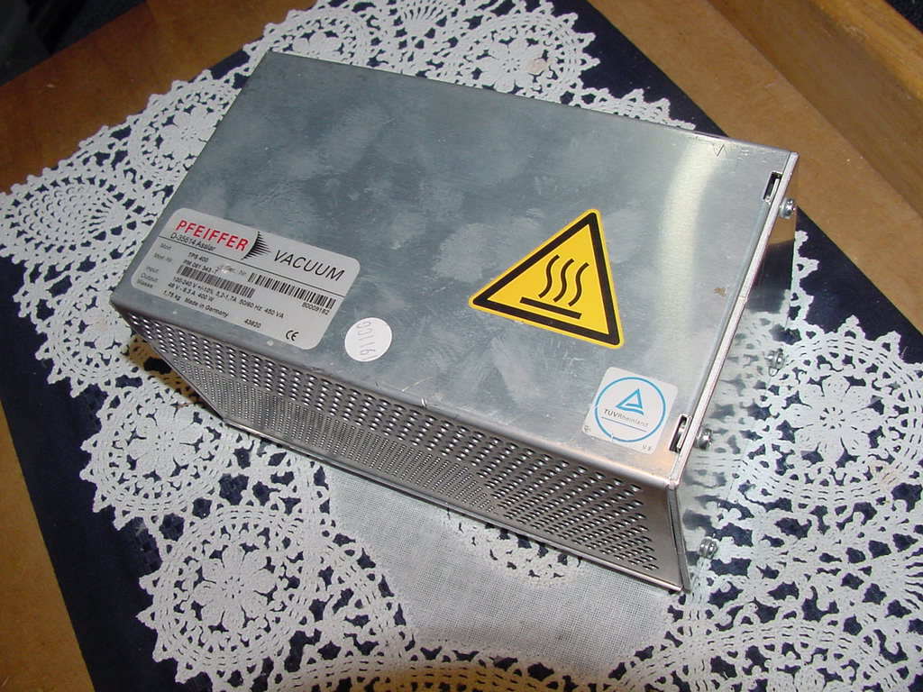 Pfeiffer Vacuum TPS 400, D-35614 Asslar, Power Supply In 100 Pfeiffer Vacuum TPS 400, D-35614 Asslar, Power Supply In 100