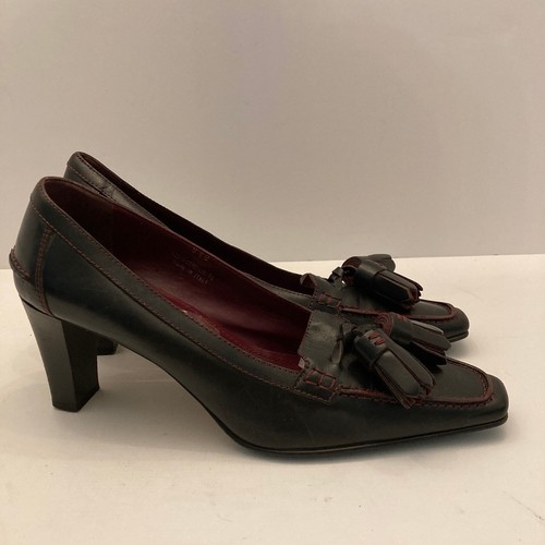 Zapatos de salón Coach con borla de camelia tacón ancho cuero de becerro negro para mujer 8,5 B usados en excelente estado - Imagen 2 de 12