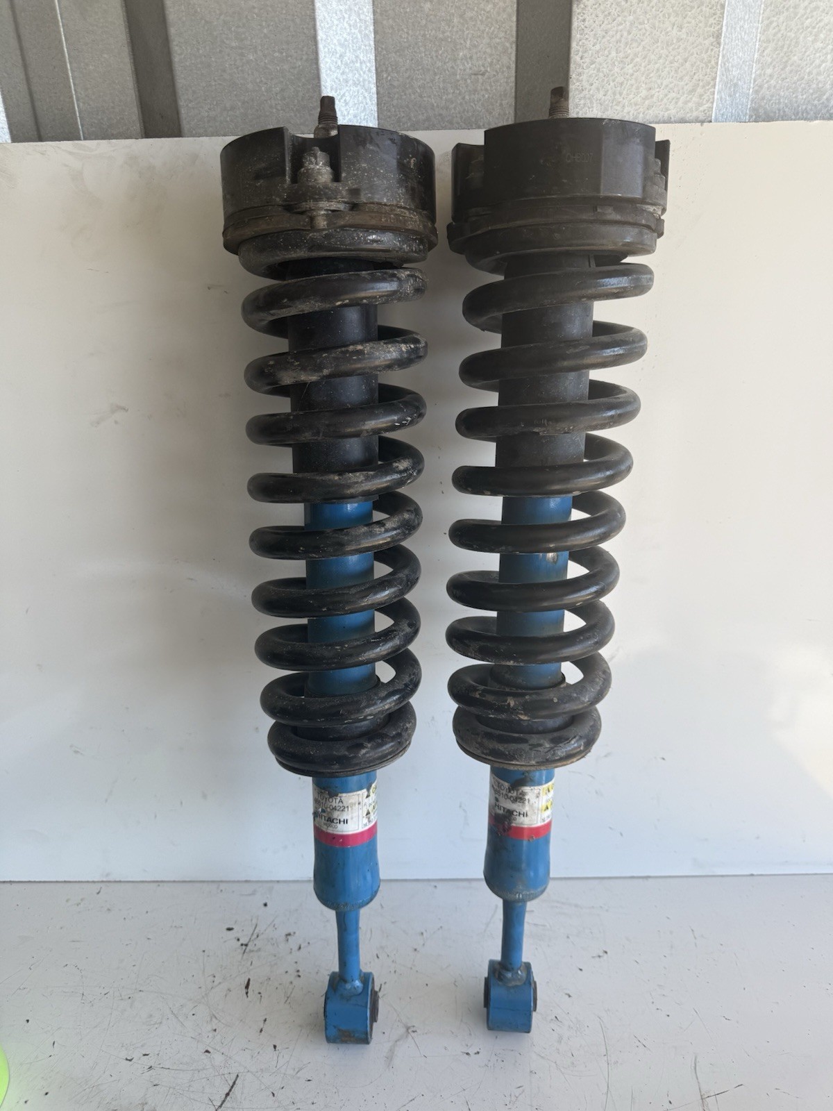 2018-2020 Toyota Tacoma Front Shock Absorber Set 48510 48520 04221 OEM 3075