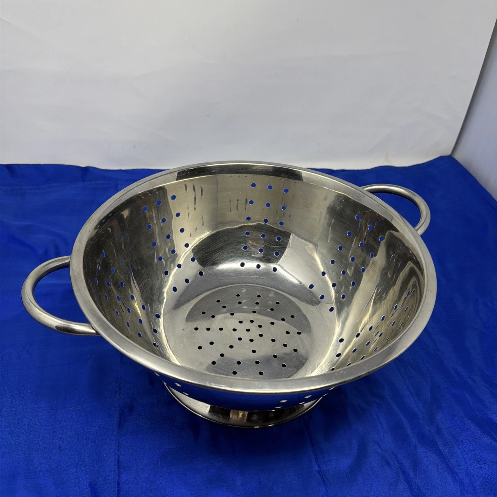 VTG Progressive Stainless Steel Large Silver Colander 11.5" x 5" Made in Korea
Opens in a new window