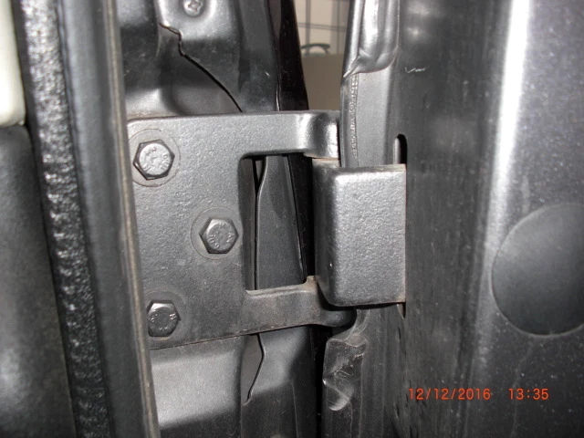  1999-2000-01-02-2004 LAND ROVER DISCOVERY REAR CARGO  TAIL GATE DOOR HINGE PAIR - Image 2 of 3