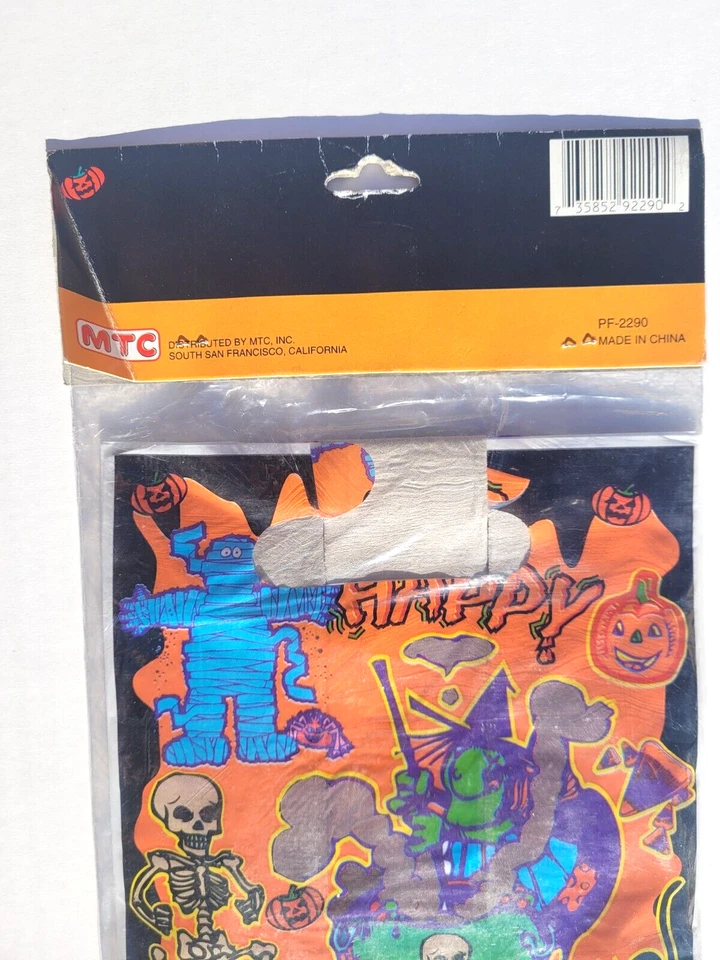 Vintage 1990s Happy Halloween Party for 4 Hats Loot Bags Blow Outs NEW OLD STOCK - Image 4 of 4