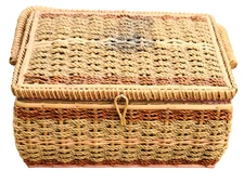 Vintage Wicker Sewing Basket with Supplies – GDC –HINGED LID–SWIVEL CARRY HANDLE