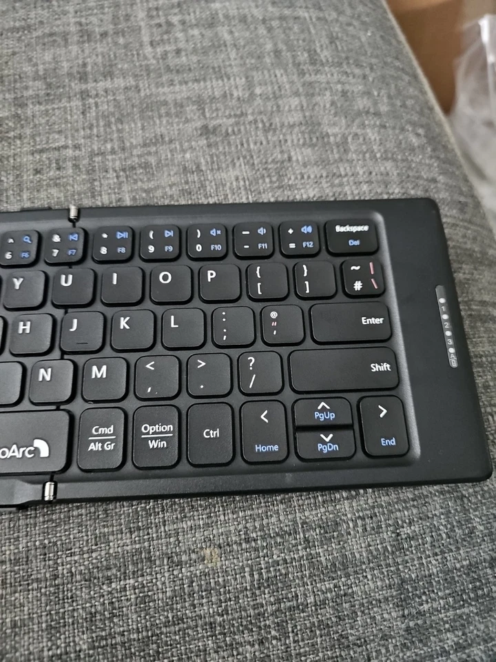 ProtoArc XK04 Foldable Wireless Keyboard - Image 3 of 4