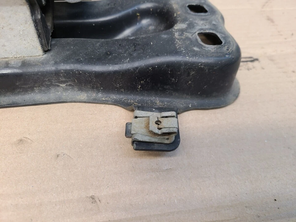 Mercedes SLK R172 Gearbox Mount A2112420340 - Image 2 of 4