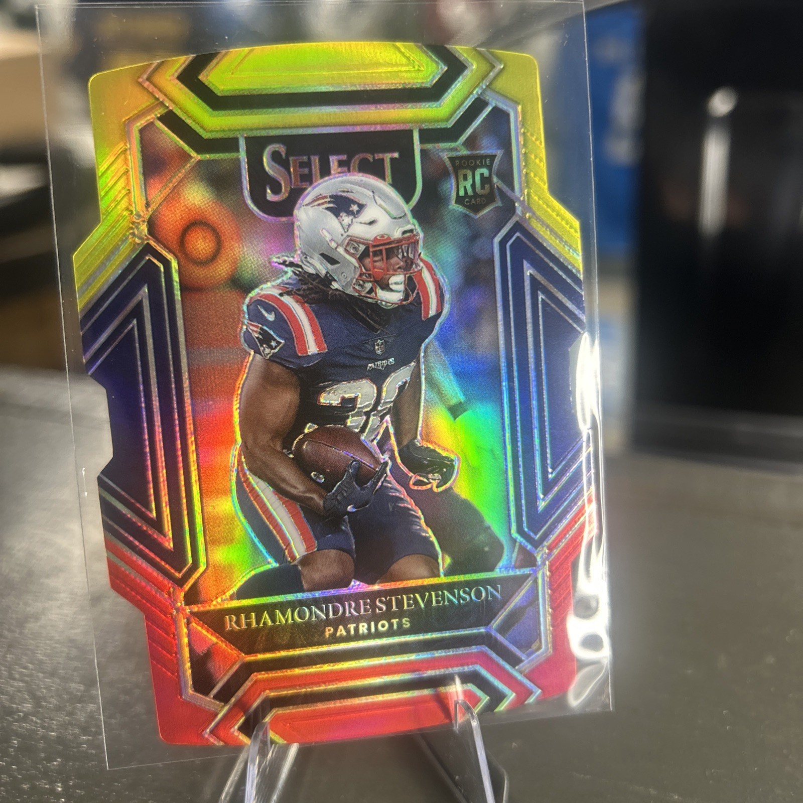 2021 Panini Select Rhamondre Stevenson #275 Red and Yellow Prizm Die Cut