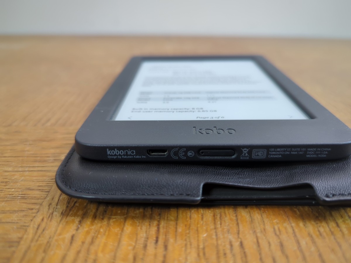 Kobo Nia (Model N306) eBook eReader 8GB , WiFi- Black w/ Case