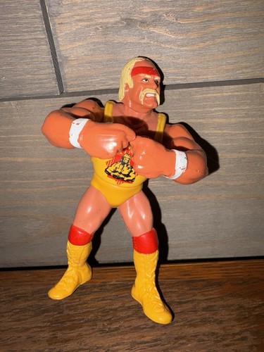 HASBRO WWF HULK HOGAN SERIES 2 WRESTLING ACTION FI...