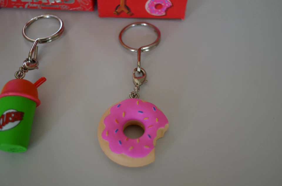 (4 Pack) The Simpsons: 25th Anniversary Keychains - Donut, Squishee, Skateboard - Image 4 of 4