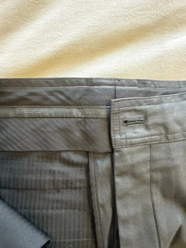 with tags Burberry - Black Technical Cotton Tailored Pleated Shorts - Image 3 of 4