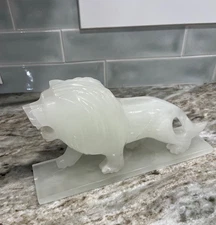 Vintage Carved Onyx Lion Figurine Sculpture On A Base