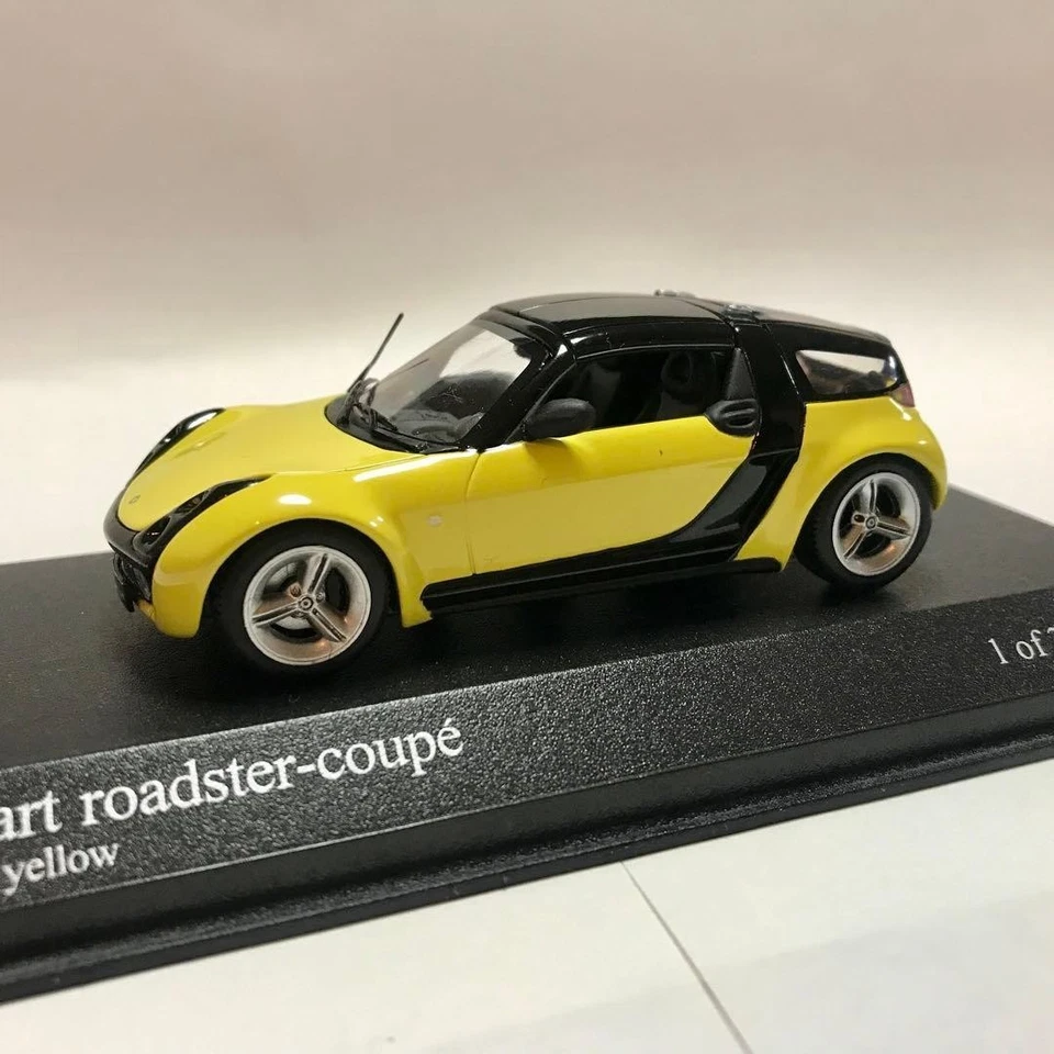 MINICHAMPS 1/43 Smart Roadster Coupe Yellow Dark Grey Limited Model Car Set - Image 4 of 4