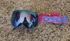 Oakley Flight Deck L Snow Goggles - Prizm Snow SCRATCHED Pink Blue Retro