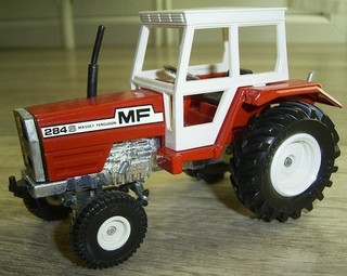 SIKU 1:32 Farmer Serie: 284 S MF MASSEY FERGUSON Traktor