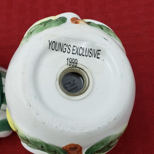 Young's Kitchen Collection Magnolia With Bows Salt & Pepper Set 1999 - Picture 6 of 7