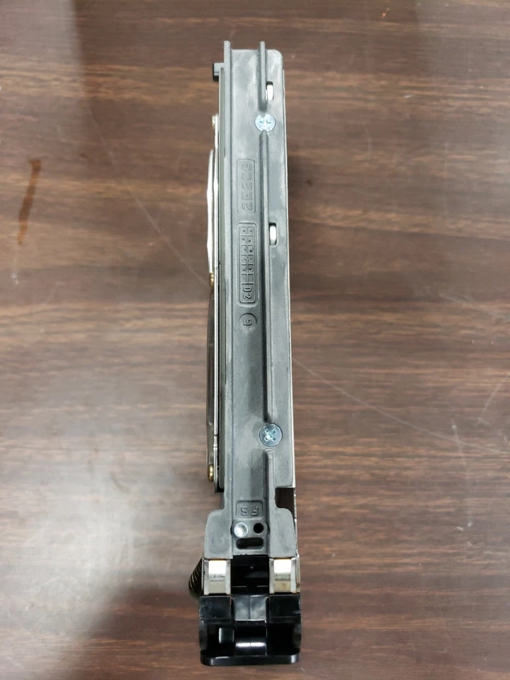 Clean Pulls Quantum KW18J461, Atlas 10K 18GB Ultra3 (U160) SCSI HDD w/caddy 3.5" - Image 2 of 3