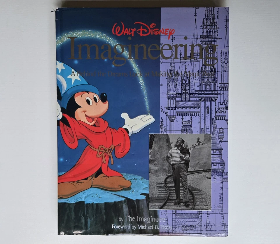DUPLO ASSINADO POR SAM MCKIM Walt Disney Imagineering (1996) HC 1º/1º Disneylândia - Imagem 2 de 4