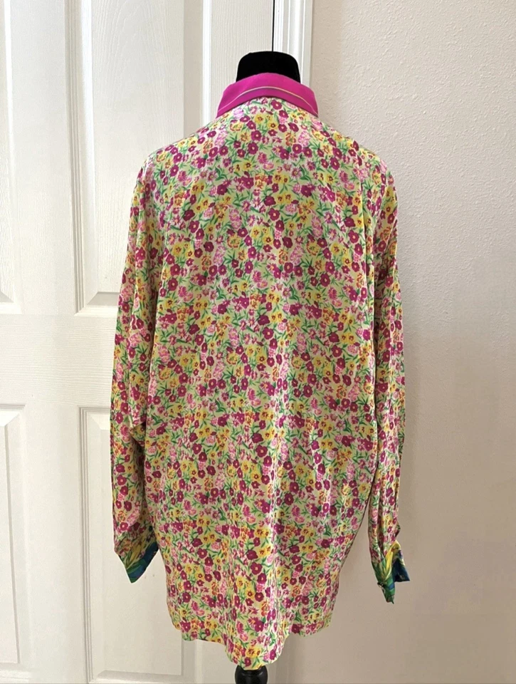 Blusa de seda floral vintage de GIANNI VERSACE, hecha en Italia, firmada Foto 4 de 4