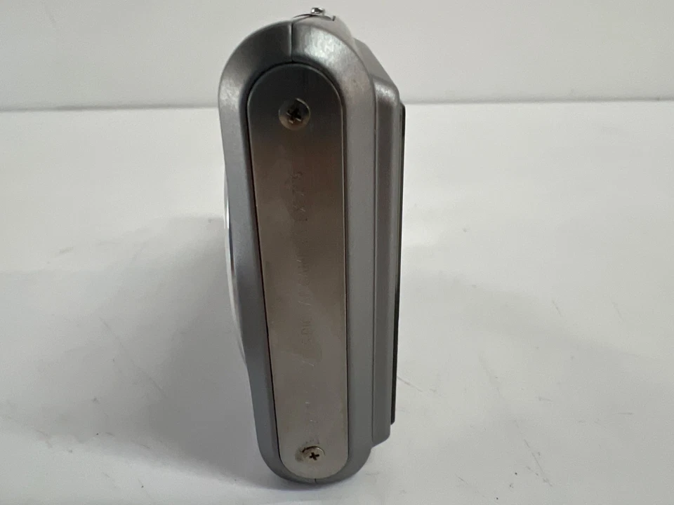 Casio Exilim EX-Z75 7.2MP Digital Camera Silver 2.6" LCD Display Wide Angle - Image 4 of 4