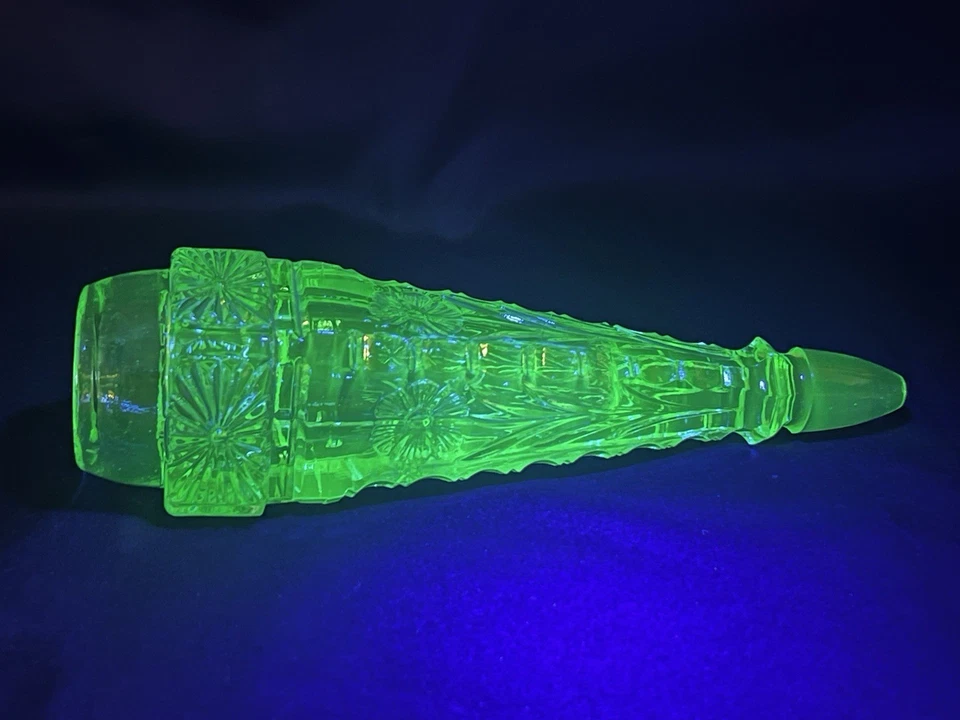 Antique Green Vaseline Uranium Glass Car Hearse Carriage Bud Vase Early 19c - Image 4 of 4
