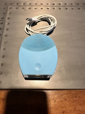 FOREO Luna Smart Facial Cleansing Brush Face Massager Teal Combination Skin