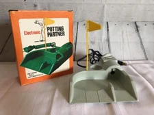 Vintage Oscar Jr Electronic Putting Partner Ball Return with Original Box