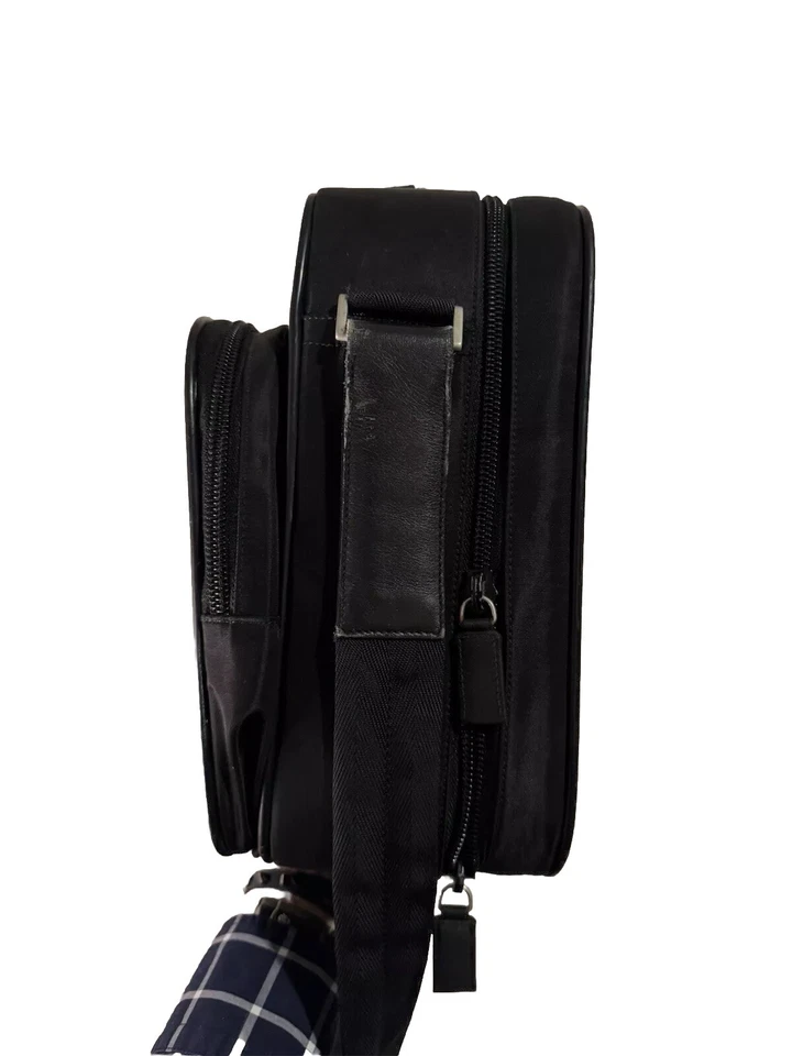 Maletín de nailon vintage Prada Tessuto Tecnico Nero --USADO - Pre amado Foto 3 de 4